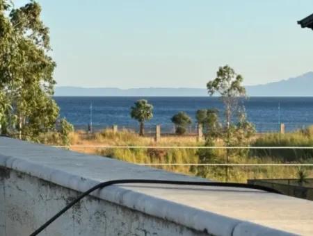 Ürkmez Deniz Tarafın Da Plaja 100M 4+1 Satılık Villa