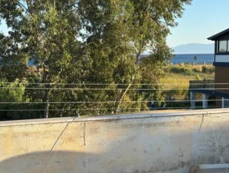 Ürkmez Deniz Tarafın Da Plaja 100M 4+1 Satılık Villa