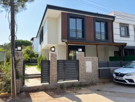 Doğanbey Merkezde Plaja 400M Bahçeli Satılık 4+1 Villa