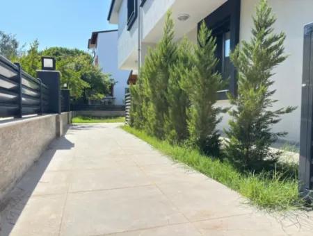 Doğanbey Merkezde Plaja 400M Bahçeli Satılık 4+1 Villa