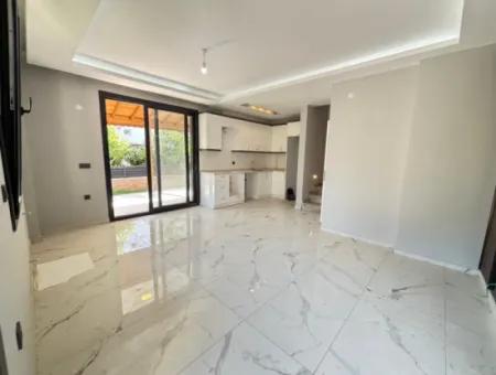 Doğanbey Merkezde Plaja 400M Bahçeli Satılık 4+1 Villa