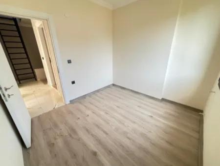 Doğanbey Merkezde Plaja 400M Bahçeli Satılık 4+1 Villa