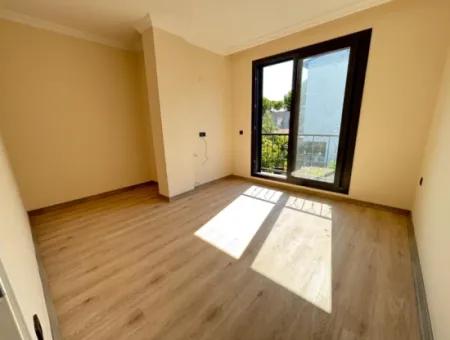 Doğanbey Merkezde Plaja 400M Bahçeli Satılık 4+1 Villa