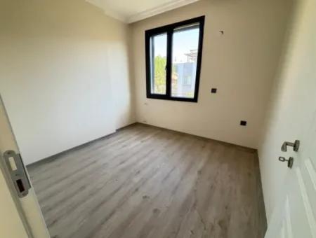 Doğanbey Merkezde Plaja 400M Bahçeli Satılık 4+1 Villa