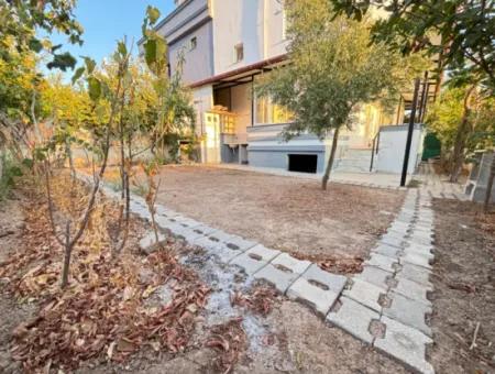 Doğanbey De Müstakil Otoparklı Bahçeli 4+1 Satılık Tripleks