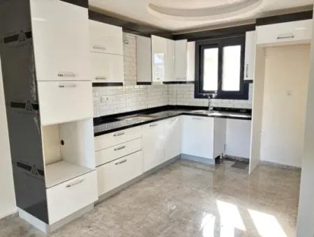 Doğanbey De Plaja 500 M Otoparklı Bahçeli 3+1 Satılık Villa