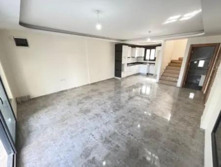 Doğanbey De Plaja 500 M Otoparklı Bahçeli 3+1 Satılık Villa