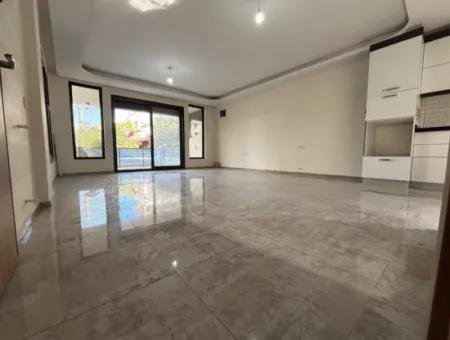 Doğanbey De Plaja 500 M Otoparklı Bahçeli 3+1 Satılık Villa
