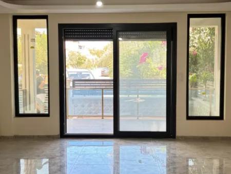 Doğanbey De Plaja 500 M Otoparklı Bahçeli 3+1 Satılık Villa