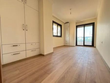 Doğanbey De Plaja 500 M Otoparklı Bahçeli 3+1 Satılık Villa