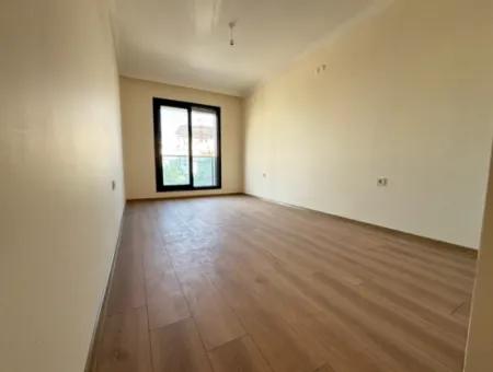 Doğanbey De Plaja 500 M Otoparklı Bahçeli 3+1 Satılık Villa