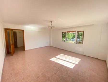 Ürkmez Merkez De 130 M² Ayrı Mutfak 3+1 Satılık Daire