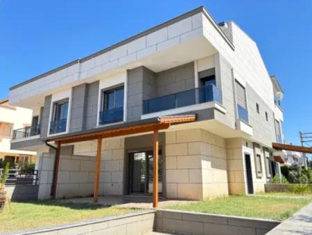 Özdere De Plaja 500 M Otoparklı Geniş Bahçeli 3+1 Satılık Villa