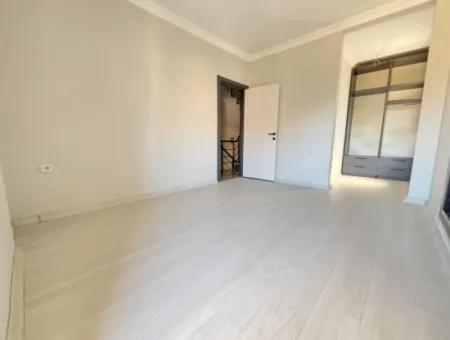 Özdere De Plaja 500 M Otoparklı Geniş Bahçeli 3+1 Satılık Villa