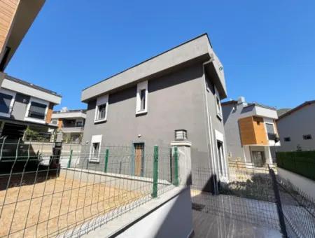 Özdere Merkezi Konum Da Bahçeli Ayrı Mutfaklı 3+1 Satılık Villa