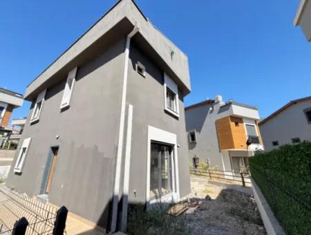 Özdere De Müstakil Girişli Ferah Yapılı 3+1 Satılık Villa