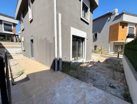 Özdere De Müstakil Girişli Ferah Yapılı 3+1 Satılık Villa