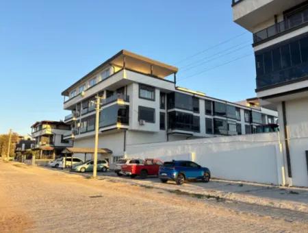 Ürkmez De Ayrı Mutfak 130 M² 3+1 Asansörlü Satılık Daire