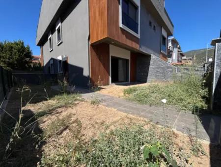 Özdere De Plaja 100 M Sıfır Geniş Yapılı Bahçeli 2+1 Satılık Villa