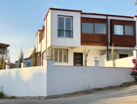 Doğanbey Payamlı Da Geniş Bahçeli Sıfır 3+1 Satılık Villa
