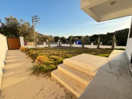 Doğanbey Payamlı Da Geniş Bahçeli Sıfır 3+1 Satılık Villa