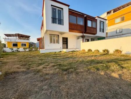 Doğanbey Payamlı Da Geniş Bahçeli Sıfır 3+1 Satılık Villa
