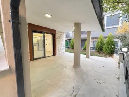 Ürkmez De Kat Mülkiyetli Sıfır Bahçeli 4+1 Satılık Villa