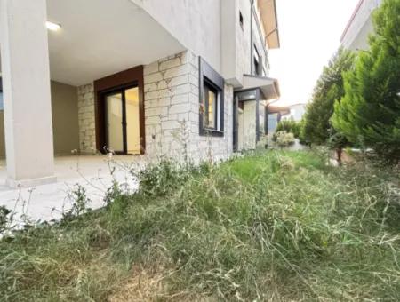 Ürkmez De Kat Mülkiyetli Sıfır Bahçeli 4+1 Satılık Villa