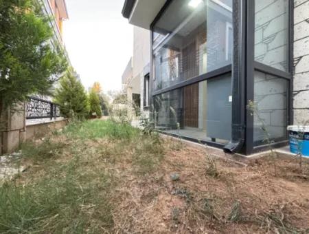 Ürkmez De Kat Mülkiyetli Sıfır Bahçeli 4+1 Satılık Villa