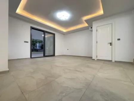Ürkmez De Kat Mülkiyetli Sıfır Bahçeli 4+1 Satılık Villa