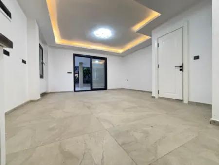 Ürkmez De Kat Mülkiyetli Sıfır Bahçeli 4+1 Satılık Villa