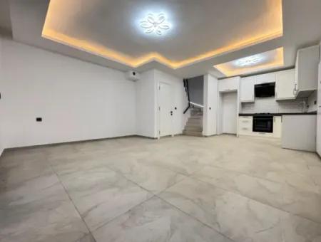 Ürkmez De Kat Mülkiyetli Sıfır Bahçeli 4+1 Satılık Villa