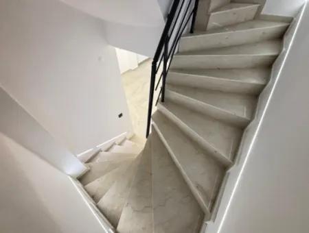 Ürkmez De Kat Mülkiyetli Sıfır Bahçeli 4+1 Satılık Villa