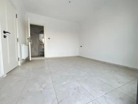 Ürkmez De Kat Mülkiyetli Sıfır Bahçeli 4+1 Satılık Villa