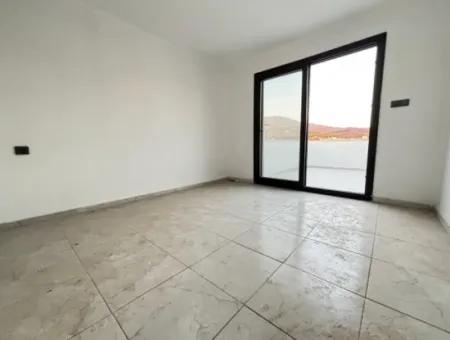 Ürkmez De Kat Mülkiyetli Sıfır Bahçeli 4+1 Satılık Villa