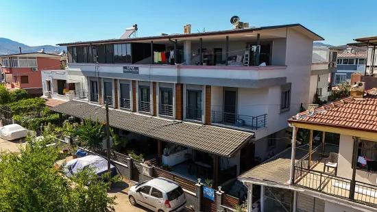 İzmir Seferihisar Payamlı Mahallesi'nde Denize 400m Bahçeli 3+1 Satılık Villa