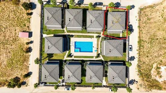 İzmir Seferihisar Cumhuriyet Mahallesi'nde Havuzlu Site İçerisinde 3+1 Satılık Yazlık