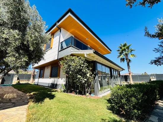 İzmir Seferihisar Cumhuriyet Mahallesi'nde Havuzlu Site İçerisinde 3+1 Satılık Yazlık