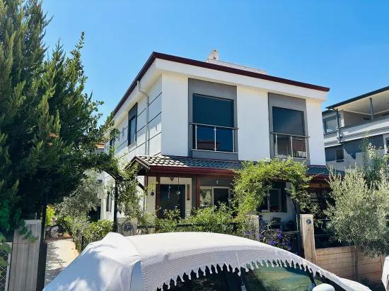 İzmir Seferihisar Payamlı Mahallesi'nde Bahçeli 2+1 Satılık Yazlık Villa
