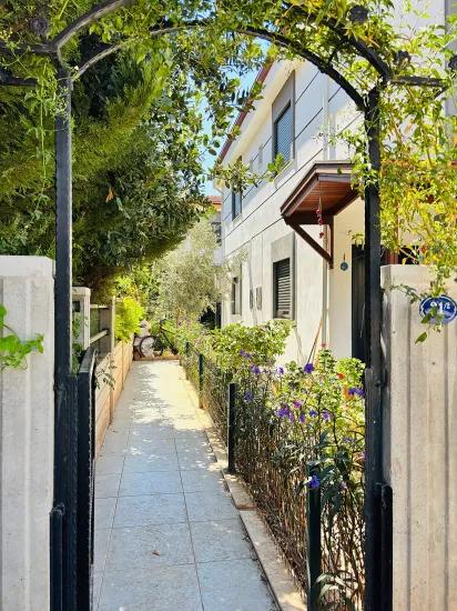İzmir Seferihisar Payamlı Mahallesi'nde Bahçeli 2+1 Satılık Yazlık Villa