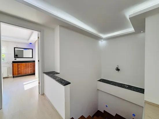 İzmir Seferihisar Turabiye Mahallesi'nde Eşyalı 2+1 Satılık Daire Dubleks