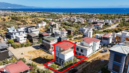 İzmir Seferihisar Atatürk Mahallesi’nde Deniz Manzaralı 3+2 Tek Müstakil Satılık Villa